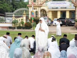 Bupati Ela Shalat Id Di Sribawono